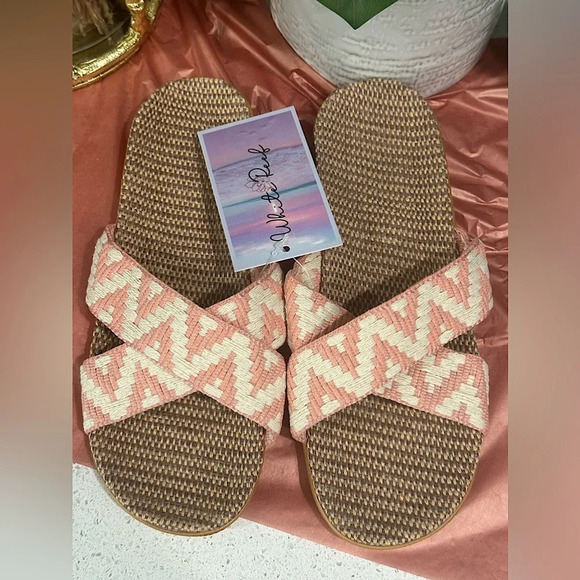 NWT-Pink and Cream Woven Aztec Slides - Picture 1 of 6